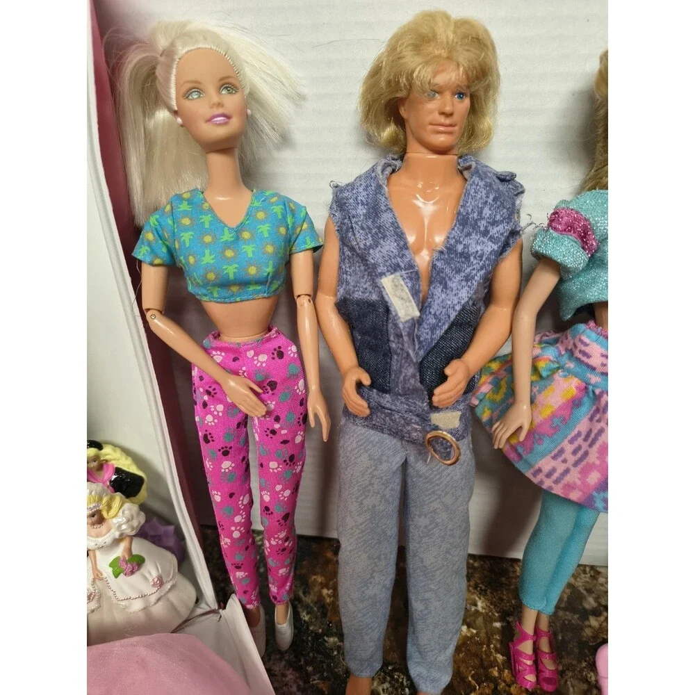 Lot of Vintage Barbie & Ken Dolls 1970-1998 Two Carrying Cases 4 Dolls & Clothes